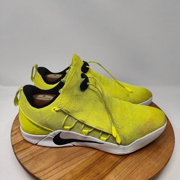 nike kobe shoes size 10